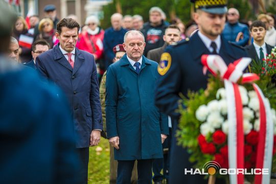 zdjęcie przedstawia osoby podczas uroczystości 11. listopada 2025