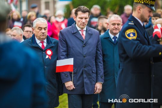 zdjęcie przedstawia osoby podczas uroczystości 11. listopada 2025
