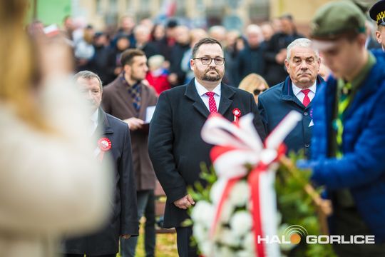 zdjęcie przedstawia osoby podczas uroczystości 11. listopada 2025