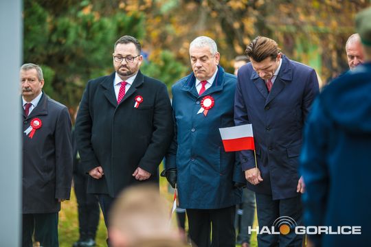 zdjęcie przedstawia osoby podczas uroczystości 11. listopada 2025
