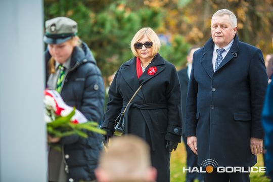 zdjęcie przedstawia osoby podczas uroczystości 11. listopada 2025
