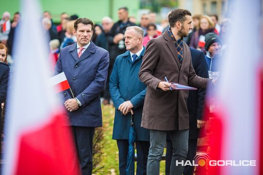 zdjęcie przedstawia osoby podczas uroczystości 11. listopada 2025