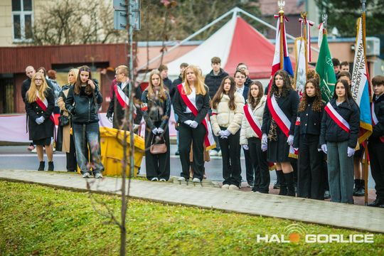 zdjęcie przedstawia osoby podczas uroczystości 11. listopada 2025
