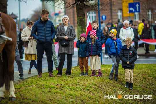 zdjęcie przedstawia osoby podczas uroczystości 11. listopada 2025