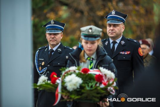 zdjęcie przedstawia osoby podczas uroczystości 11. listopada 2025