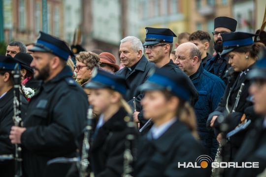 zdjęcie przedstawia osoby podczas uroczystości 11. listopada 2025