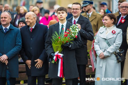 zdjęcie przedstawia osoby podczas uroczystości 11. listopada 2025