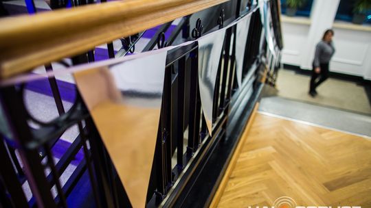 zdjęcie przedstawia dzieci na wózkach występujących na scenie GCK Gorlice