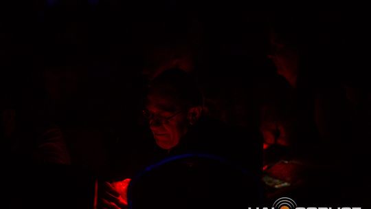 zdjęcie przedstawia dzieci na wózkach występujących na scenie GCK Gorlice