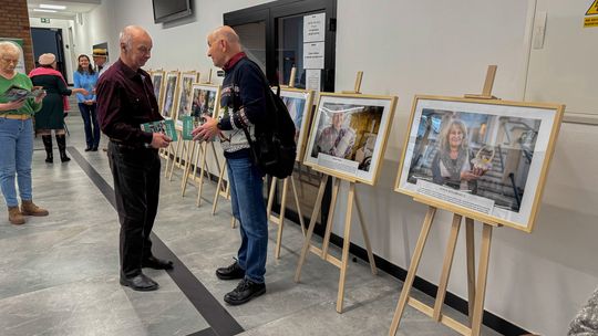 Wernisaż wystawy fotografii „Pasja Seniora – Moc życia” w gorlickim Sokole (22 grudnia 2025)