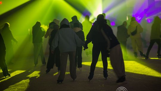 Zakończenie ferii w rytmie disco na gorlickim lodowisku (15 lutego 2026) Zakończenie ferii w rytmie disco na gorlickim lodowisku (15 lutego 2026)