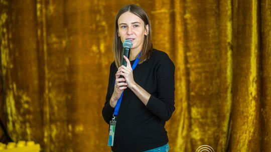 zdjęcie przedstawia klocki lego i roboty