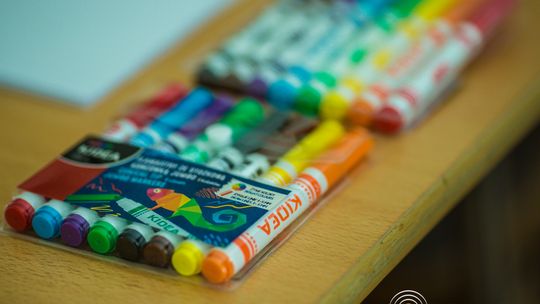 zdjęcie przedstawia klocki lego i roboty