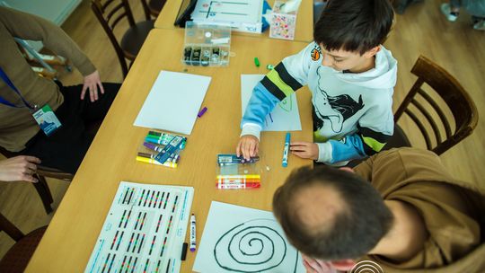 zdjęcie przedstawia klocki lego i roboty