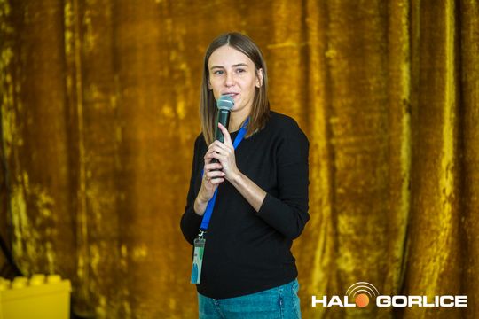 zdjęcie przedstawia klocki lego i roboty