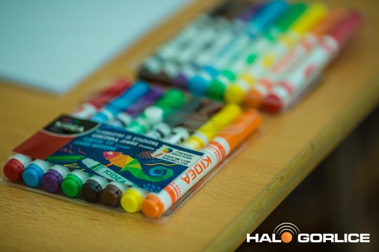 zdjęcie przedstawia klocki lego i roboty