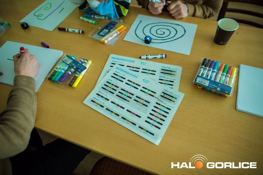 zdjęcie przedstawia klocki lego i roboty