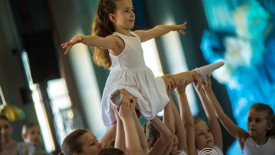zdjęcie przedstawia dzieci podczas 2. Gorlickiego Festiwalu Tańca 2026