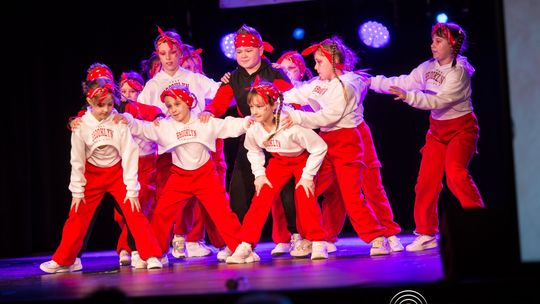 zdjęcie przedstawia dzieci podczas 2. Gorlickiego Festiwalu Tańca 2026