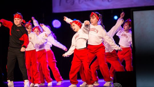 zdjęcie przedstawia dzieci podczas 2. Gorlickiego Festiwalu Tańca 2026