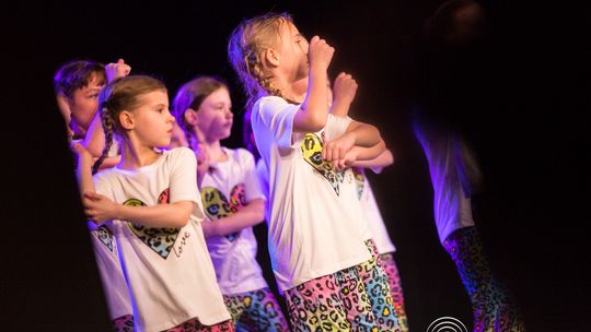 zdjęcie przedstawia dzieci podczas 2. Gorlickiego Festiwalu Tańca 2026