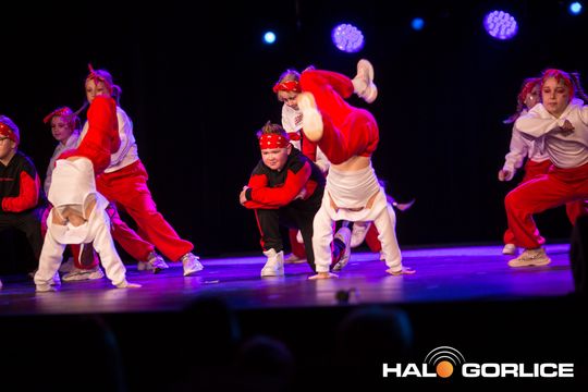 zdjęcie przedstawia dzieci podczas 2. Gorlickiego Festiwalu Tańca 2026