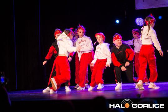 zdjęcie przedstawia dzieci podczas 2. Gorlickiego Festiwalu Tańca 2026