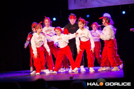 zdjęcie przedstawia dzieci podczas 2. Gorlickiego Festiwalu Tańca 2026