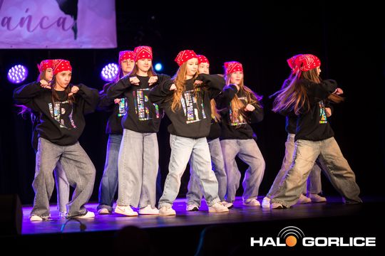 zdjęcie przedstawia dzieci podczas 2. Gorlickiego Festiwalu Tańca 2026