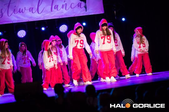 zdjęcie przedstawia dzieci podczas 2. Gorlickiego Festiwalu Tańca 2026