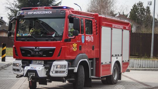 Ćwiczenia strażaków na terenie Jarmarku Pogórzańskiego w Gorlicach (21 stycznia 2026)