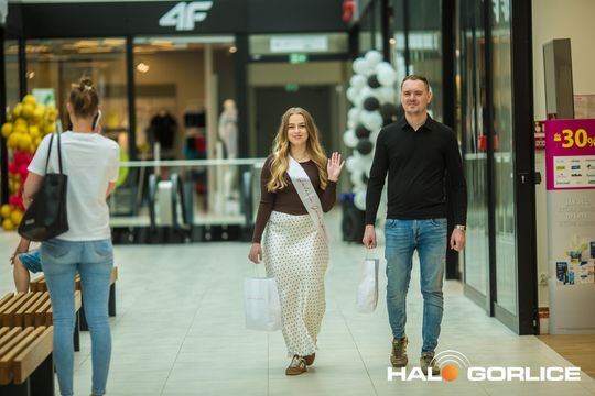 zdjęcie przedstawia dzieci w Galerii Gorlickiej
