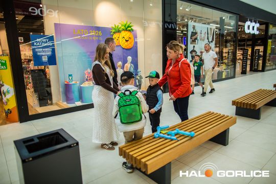 zdjęcie przedstawia dzieci w Galerii Gorlickiej