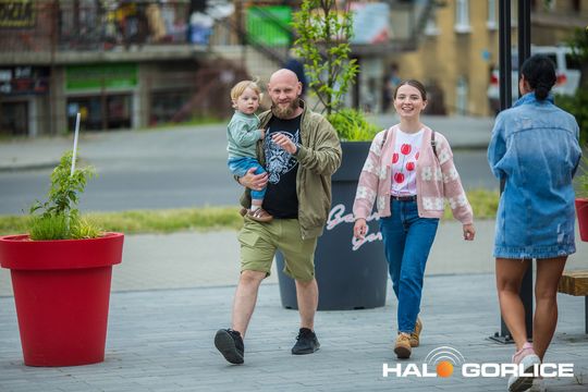 zdjęcie przedstawia dzieci w Galerii Gorlickiej