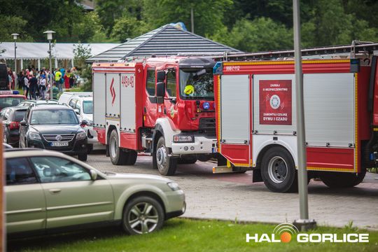 zdjęcia przedstawiają dzieci bawiące się