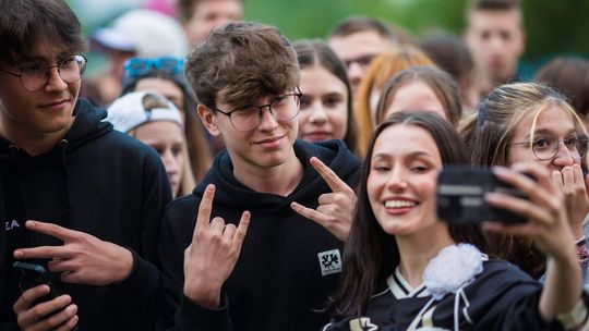 Która z imprez Dni Gorlic podobała się wam najbardziej? zdjęcie przedstawia dwóch chłopaków pozujących do selfie