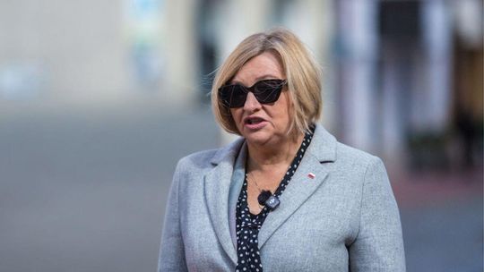 Zdjęcie przedstawia poseł na Sejm Barbarę Bartuś