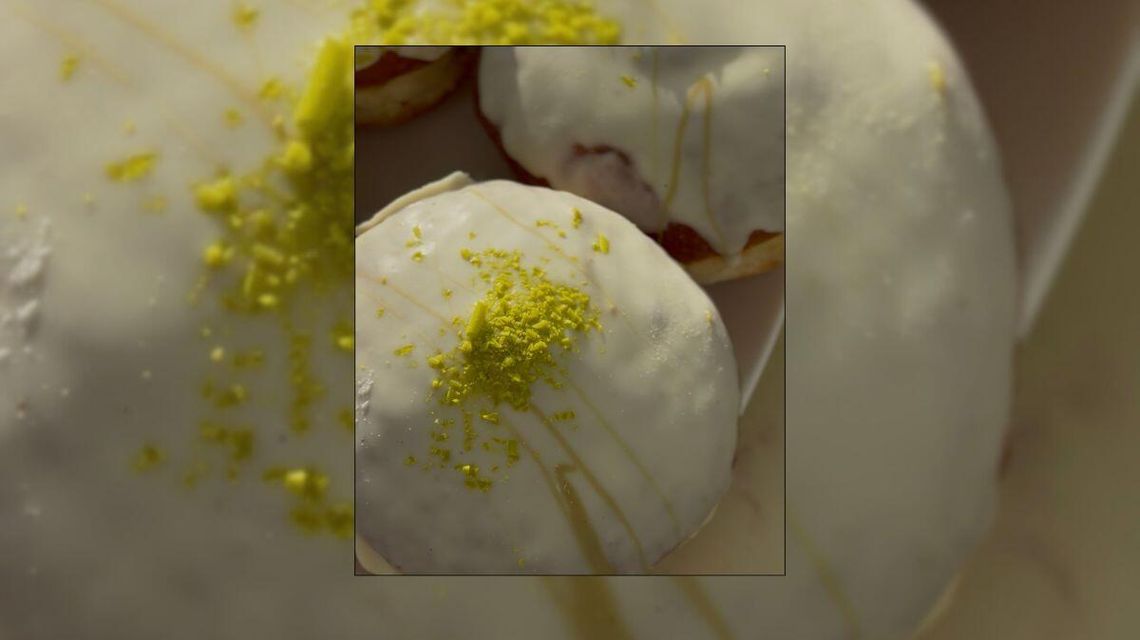 Zdjęcie przedstawia pączki