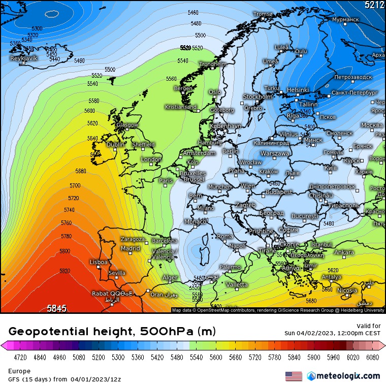 prognozowane pole geopotencjału 500 hPa w niedzielę o 12 CEST z wyraźnie widoczną zatoką, która oddziałuje również na Polskę, źródło: meteologix.com